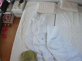 voyeurcam-julmodels-bed-5 webcam