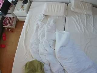 voyeurcam-julmodels-bed-5 webcam
