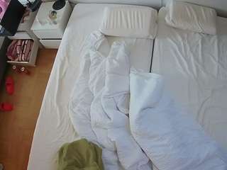 voyeurcam-julmodels-bed-5 webcam