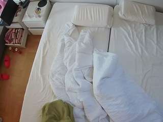 voyeurcam-julmodels-bed-5 webcam