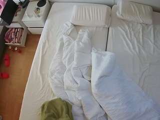 voyeurcam-julmodels-bed-5 webcam