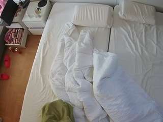 voyeurcam-julmodels-bed-5 webcam