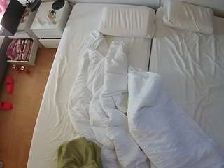 voyeurcam-julmodels-bed-5 webcam