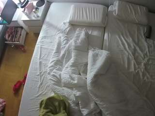 voyeurcam-julmodels-bed-5 webcam