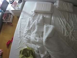 voyeurcam-julmodels-bed-5 webcam
