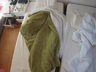voyeurcam-julmodels-bed-5 webcam