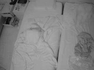 voyeurcam-julmodels-bed-5 webcam