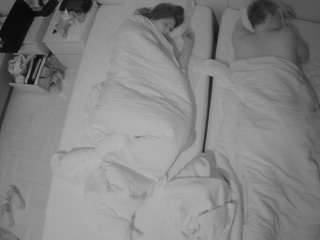 voyeurcam-julmodels-bed-5 webcam