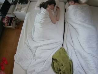 voyeurcam-julmodels-bed-5 webcam