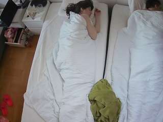 voyeurcam-julmodels-bed-5 webcam