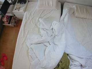 voyeurcam-julmodels-bed-5 webcam