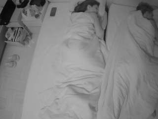 voyeurcam-julmodels-bed-5 webcam