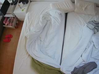 voyeurcam-julmodels-bed-5 webcam
