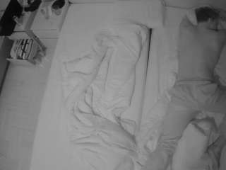 voyeurcam-julmodels-bed-5