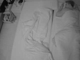 voyeurcam-julmodels-bed-5