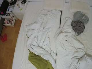 voyeurcam-julmodels-bed-5