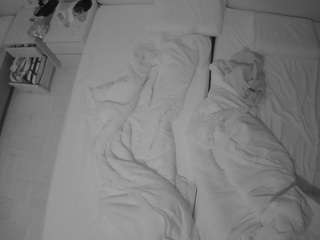 voyeurcam-julmodels-bed-5's CamSoda show and profile