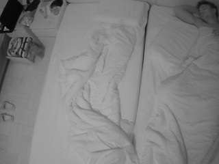 voyeurcam-julmodels-bed-5 webcam