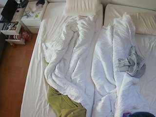 voyeurcam-julmodels-bed-5 webcam