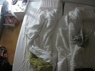 voyeurcam-julmodels-bed-5
