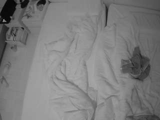 voyeurcam-julmodels-bed-5