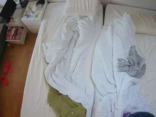 voyeurcam-julmodels-bed-5 webcam
