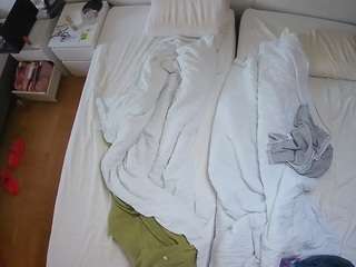 voyeurcam-julmodels-bed-5