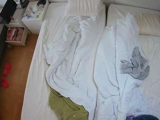 voyeurcam-julmodels-bed-5