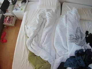 voyeurcam-julmodels-bed-5