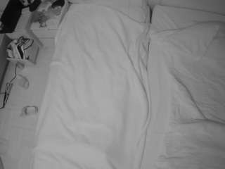 voyeurcam-julmodels-bed-5