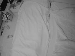 voyeurcam-julmodels-bed-5