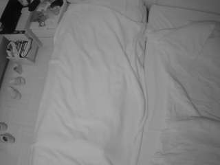 voyeurcam-julmodels-bed-5 camsoda