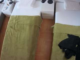 voyeurcam-julmodels-bed-5's CamSoda show and profile