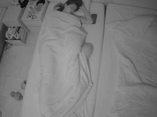 voyeurcam-julmodels-bed-5 webcam