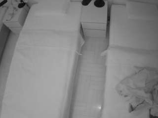 voyeurcam-julmodels-bed-5