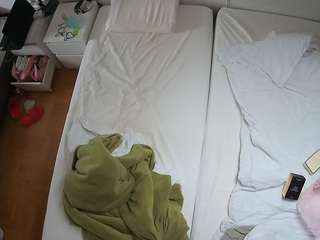 voyeurcam-julmodels-bed-5