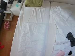 voyeurcam-julmodels-bed-5