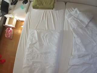voyeurcam-julmodels-bed-5