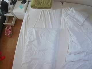 voyeurcam-julmodels-bed-5 webcam