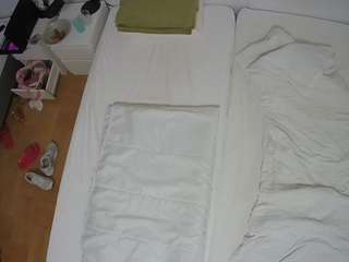 voyeurcam-julmodels-bed-5