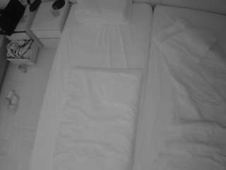 voyeurcam-julmodels-bed-5