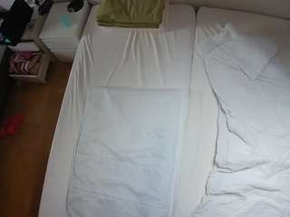 voyeurcam-julmodels-bed-5 No drinking live webcam