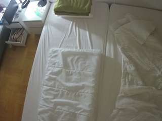 voyeurcam-julmodels-bed-5