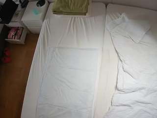 voyeurcam-julmodels-bed-5's CamSoda show and profile