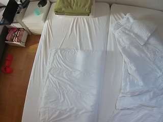 voyeurcam-julmodels-bed-5