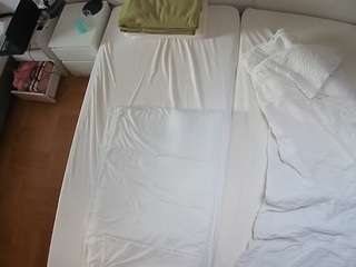 voyeurcam-julmodels-bed-5