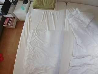 voyeurcam-julmodels-bed-5 live cam profile