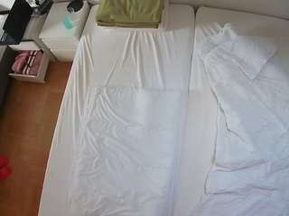 voyeurcam-julmodels-bed-5 webcam