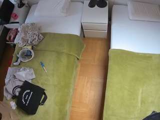 voyeurcam-julmodels-bed-5's CamSoda show and profile