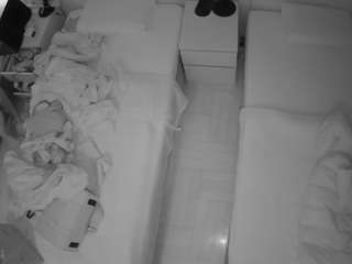 voyeurcam-julmodels-bed-5 webcam